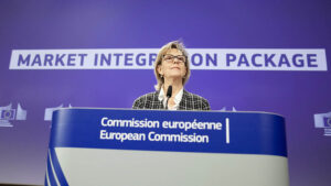 Maria Luís Albuquerque Επίτροπος Χρηματοπιστωτικών Υπηρεσιών και Ένωσης Αποταμιεύσεων και Επενδύσεων, Μαρία Λουΐς Αλμπουκέρκ